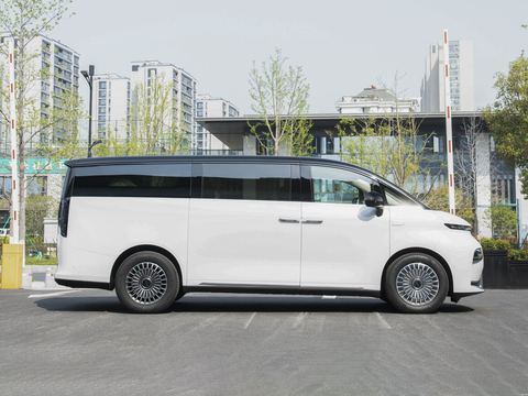 Geely Galaxy Yi ZhenL380 — China electric EV for export — photo 8