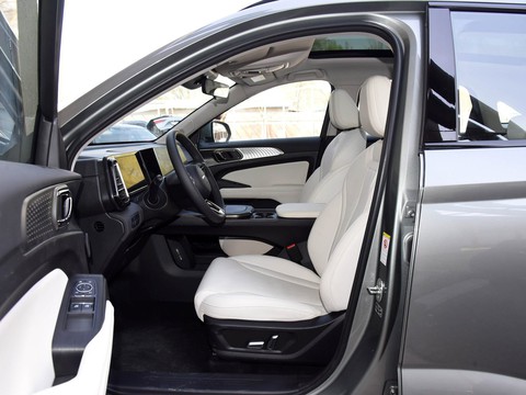 Haval Xiaolong — China plug-in hybrid EV for export — photo 9