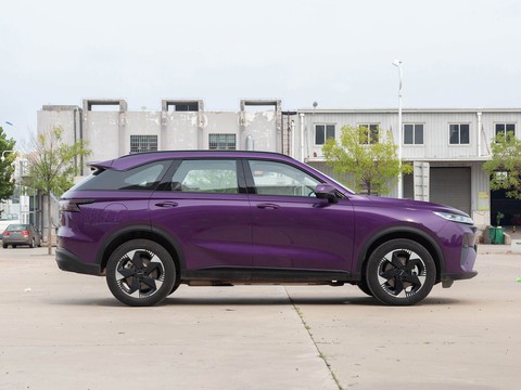 Haval Xiaolong Max — China plug-in hybrid EV for export — photo 8