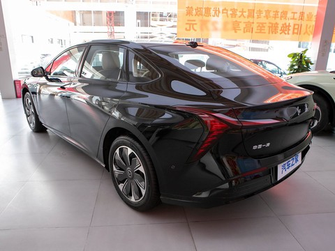 Hongqi Tian Gong 05 — China electric EV for export — photo 5