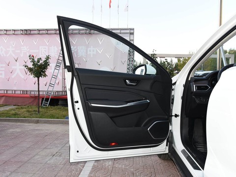 Hongqi E-HS3 — China electric EV for export — photo 11
