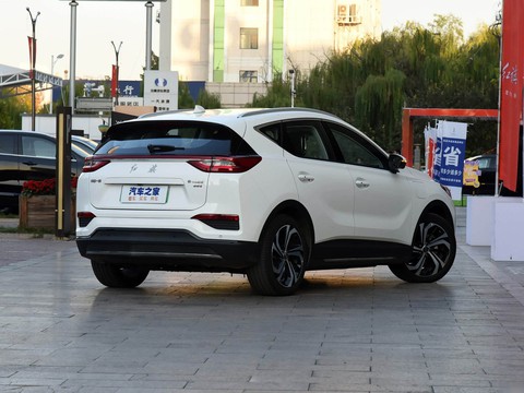 Hongqi E-HS3 — China electric EV for export — photo 7