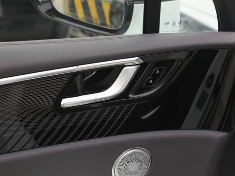 Hongqi E-HS9 — China electric EV for export — photo 13