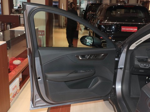 Hongqi E-QM5 — China electric EV for export — photo 11