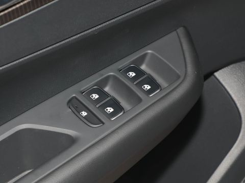 Hongqi Hong QiE-QM5 — China electric EV for export — photo 15
