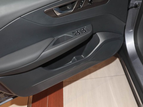 Hongqi E-QM5 — China electric EV for export — photo 16