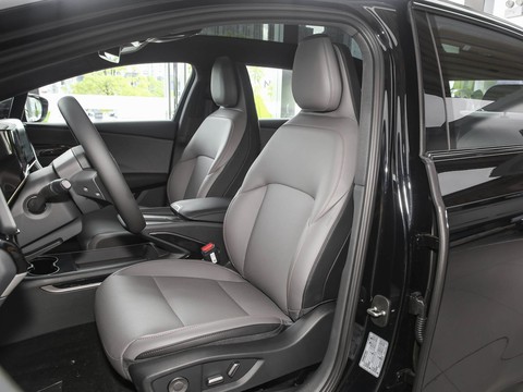 Hongqi EH7 — China electric EV for export — photo 10