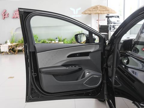 Hongqi Hong QiEH7 — China electric EV for export — photo 11