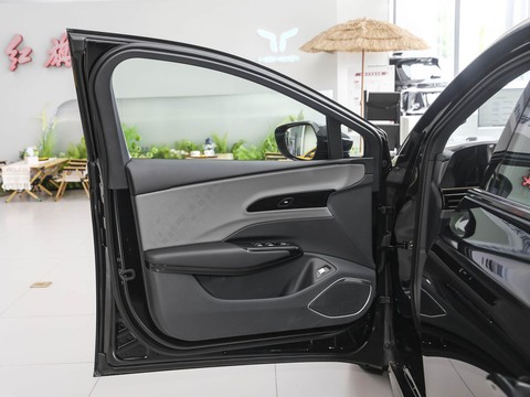 Hongqi EH7 — China electric EV for export — photo 11