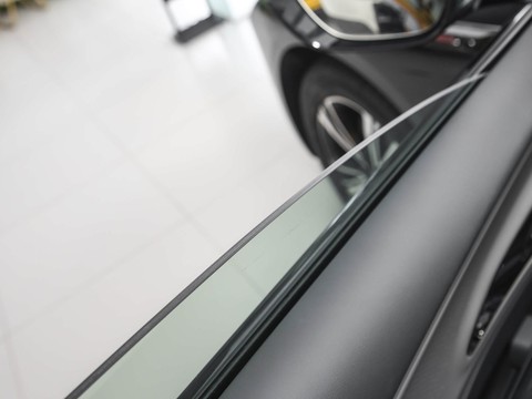 Hongqi EH7 — China electric EV for export — photo 12