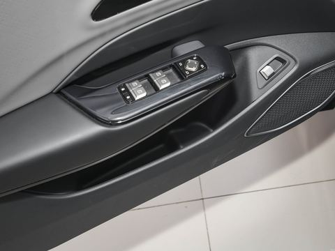 Hongqi Hong QiEH7 — China electric EV for export — photo 16
