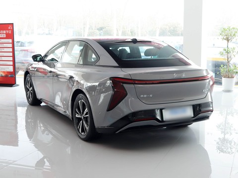 Hongqi EH7 — China electric EV for export — photo 6