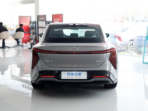 Hongqi Hong QiEH7 — China electric EV for export — photo 7