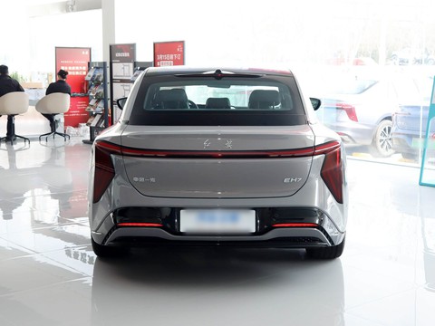 Hongqi EH7 — China electric EV for export — photo 7