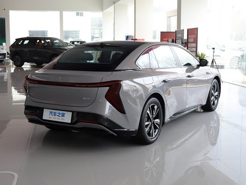 Hongqi EH7 — China electric EV for export — photo 8