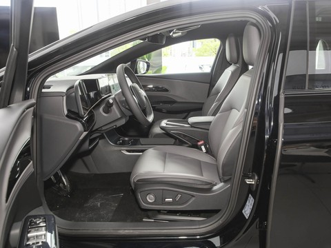 Hongqi EH7 — China electric EV for export — photo 9