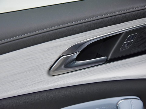 Hongqi H5 PHEV — China plug-in hybrid EV for export — photo 13