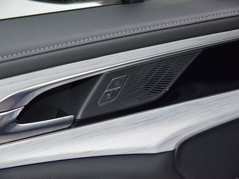 Hongqi Hong QiH5 PHEV — China electric EV for export — photo 14