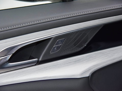 Hongqi H5 PHEV — China plug-in hybrid EV for export — photo 14