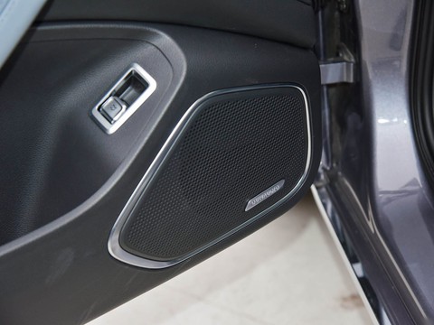 Hongqi H5 PHEV — China plug-in hybrid EV for export — photo 16