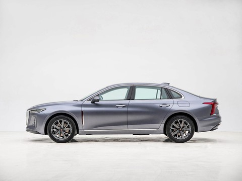 Hongqi H5 PHEV — China plug-in hybrid EV for export — photo 4