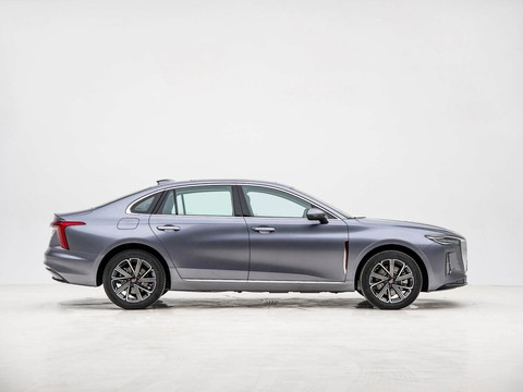 Hongqi H5 PHEV — China plug-in hybrid EV for export — photo 8