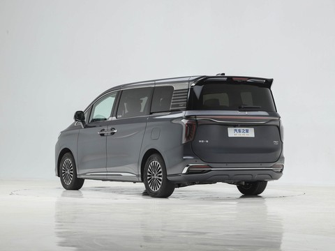 Hongqi HQ9 PHEV — China plug-in hybrid EV for export — photo 5