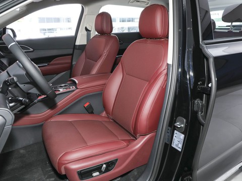 Hongqi HS3 PHEV — China plug-in hybrid EV for export — photo 10