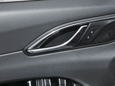 Hongqi Hong QiHS3 PHEV — China electric EV for export — photo 12