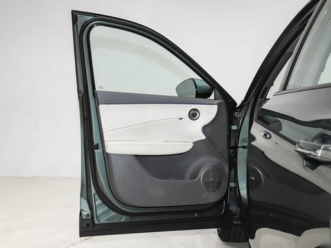 Hongqi HS6 PHEV — China plug-in hybrid EV for export — photo 11