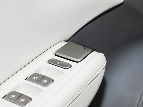 Hongqi HS6 PHEV — China plug-in hybrid EV for export — photo 13