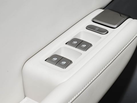 Hongqi Hong QiHS6 PHEV — China electric EV for export — photo 14