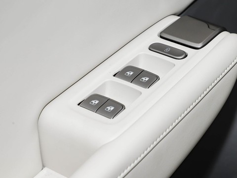 Hongqi HS6 PHEV — China plug-in hybrid EV for export — photo 14