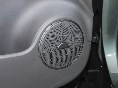 Hongqi HS6 PHEV — China plug-in hybrid EV for export — photo 16