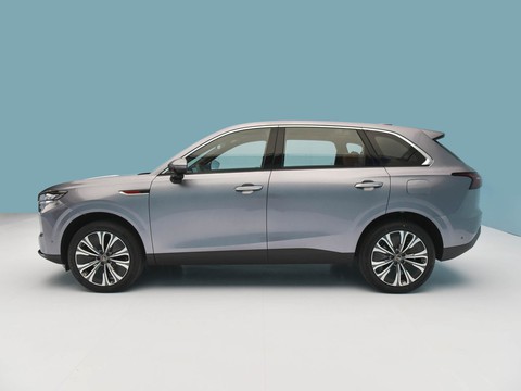 Hongqi HS6 PHEV — China plug-in hybrid EV for export — photo 4