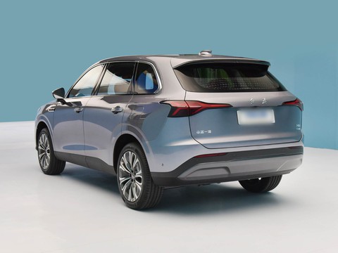 Hongqi HS6 PHEV — China plug-in hybrid EV for export — photo 5