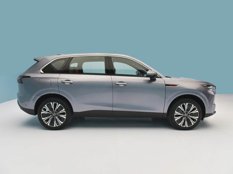 Hongqi HS6 PHEV — China plug-in hybrid EV for export — photo 8