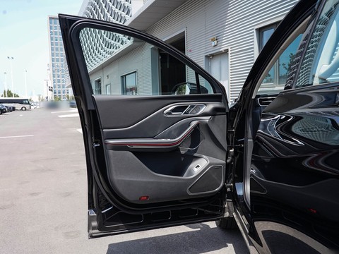 Hongqi HS7 PHEV — China plug-in hybrid EV for export — photo 11
