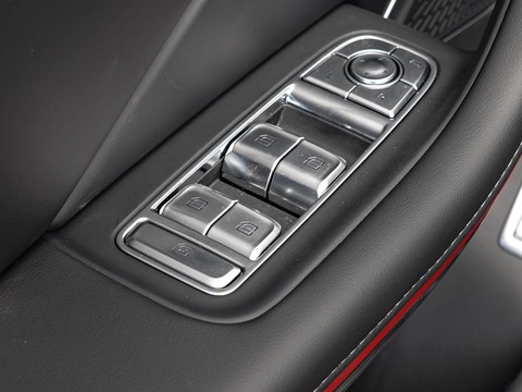 Hongqi HS7 PHEV — China plug-in hybrid EV for export — photo 14