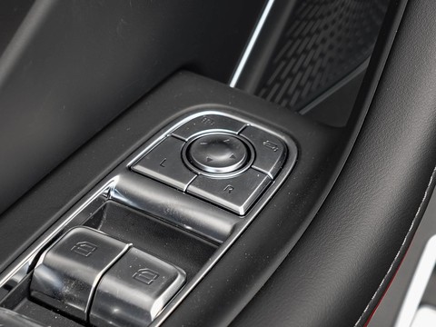 Hongqi HS7 PHEV — China plug-in hybrid EV for export — photo 15