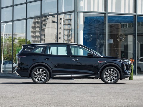 Hongqi HS7 PHEV — China plug-in hybrid EV for export — photo 8