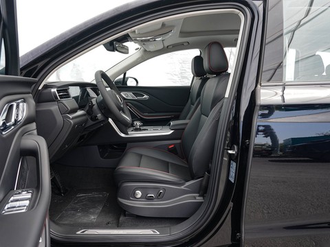 Hongqi HS7 PHEV — China plug-in hybrid EV for export — photo 9