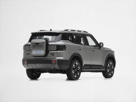 Jetour Freedom 7 Plus — China plug-in hybrid EV for export — photo 7
