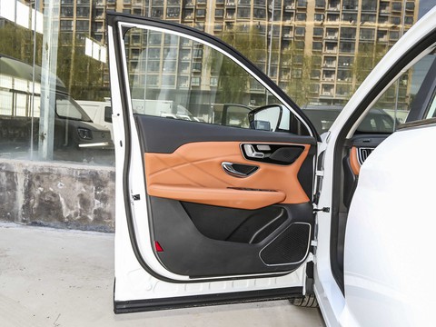 Jetour X70 C-DM — China plug-in hybrid EV for export — photo 11