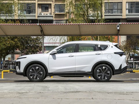 Jetour X70 C-DM — China plug-in hybrid EV for export — photo 4