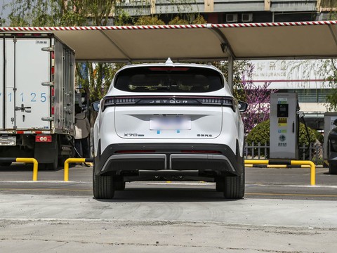 Jetour X70 C-DM — China plug-in hybrid EV for export — photo 6