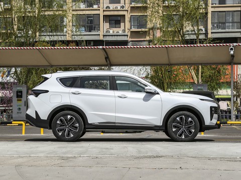 Jetour X70 C-DM — China plug-in hybrid EV for export — photo 8