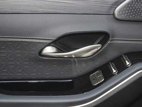 Jetour X90 C-DM — China plug-in hybrid EV for export — photo 13