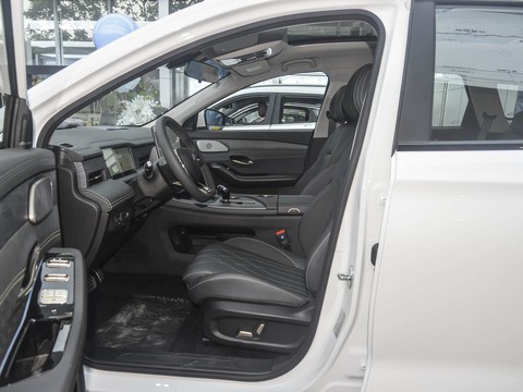 Jetour X90 C-DM — China plug-in hybrid EV for export — photo 9