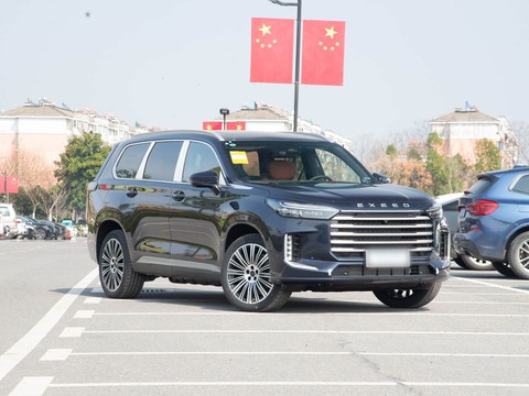 Exeed Lanyue C-DM — China plug-in hybrid EV for export — photo 3